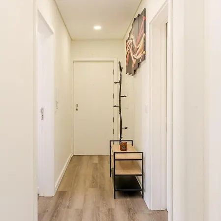 Hostwise - Spacious & Stylish Flat With Garage Ermesinde