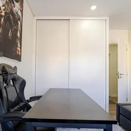 Hostwise - Spacious & Stylish Flat With Garage * Ermesinde