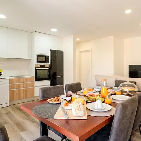 Hostwise - Spacious & Stylish Flat With Garage Lejlighed