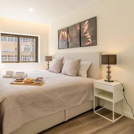 Hostwise - Spacious & Stylish Flat With Garage Lejlighed *