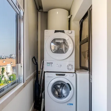Lejlighed Hostwise - Spacious & Stylish Flat With Garage *