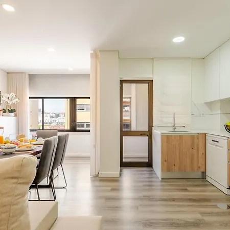Hostwise - Spacious & Stylish Flat With Garage * Ermesinde