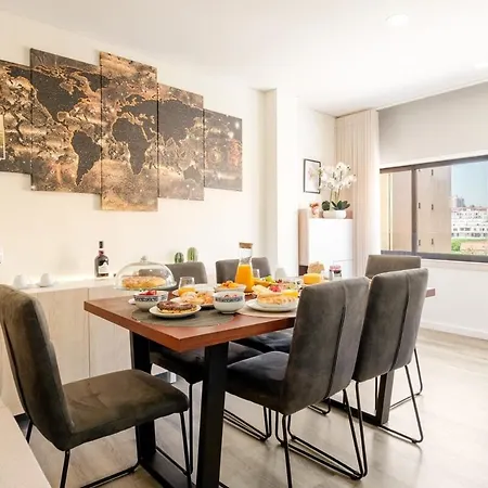 Hostwise - Spacious & Stylish Flat With Garage