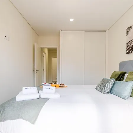 Hostwise - Spacious & Stylish Flat With Garage