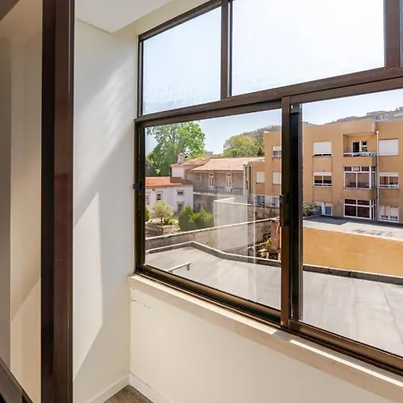 Hostwise - Spacious & Stylish Flat With Garage *
